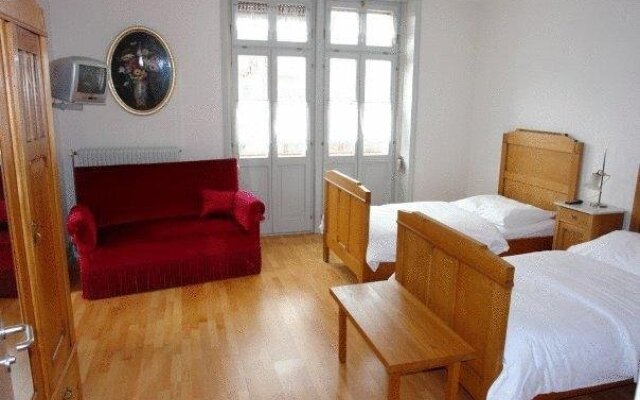 Hôtel de la Gare, La Petite Gilberte