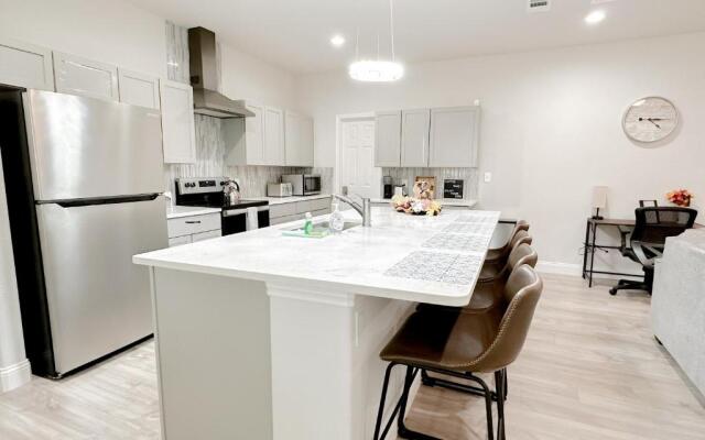 LakeDallasPoolHouse GREAT memories, near LAKE!