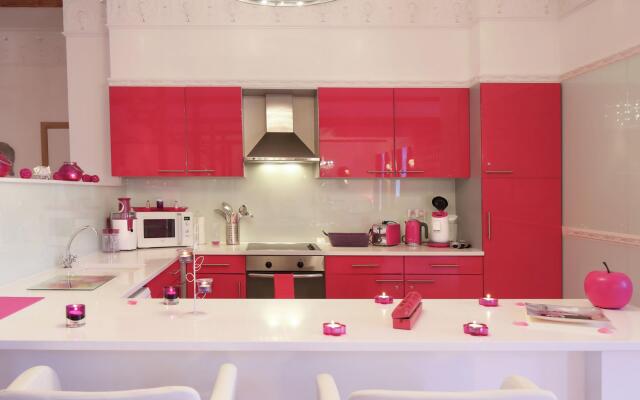 Lush Apartment with Sauna, Hot Tub, Mountain Views in Ensival