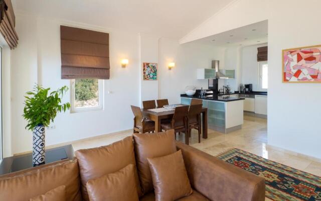 Hideaway Penthouse Apartment