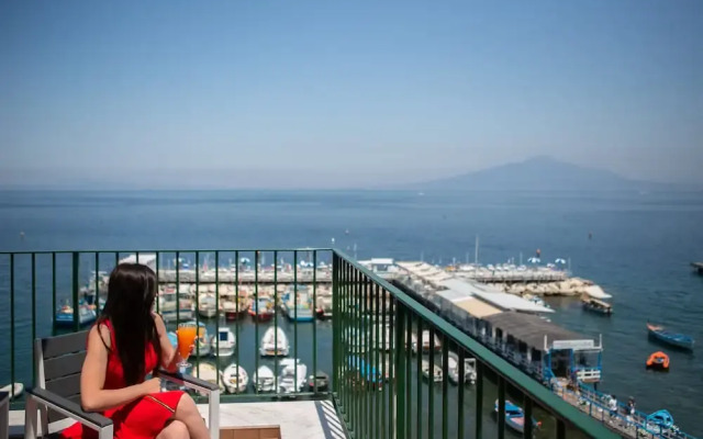 SeaView Sorrento Apartment by the sea with terrace