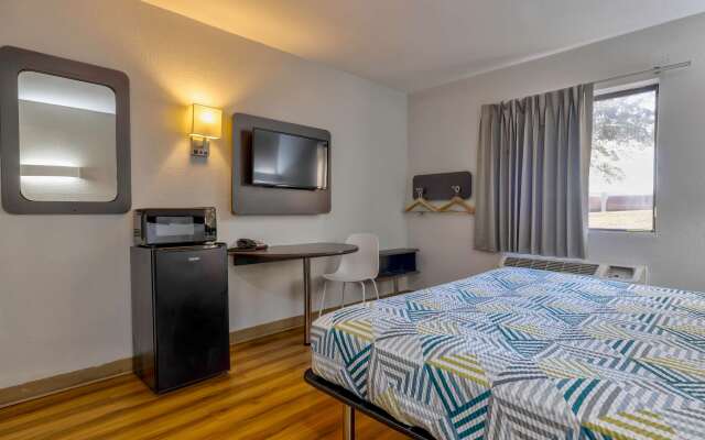 Motel 6 Little Rock, AR - South