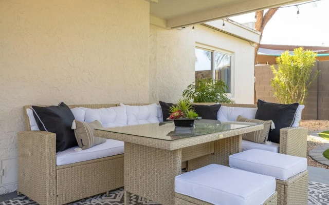 Scottsdale Dreyfus 5 Bedroom Home by RedAwning