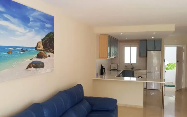 Apartmentsleeps4-pool-bbq-garden-ac