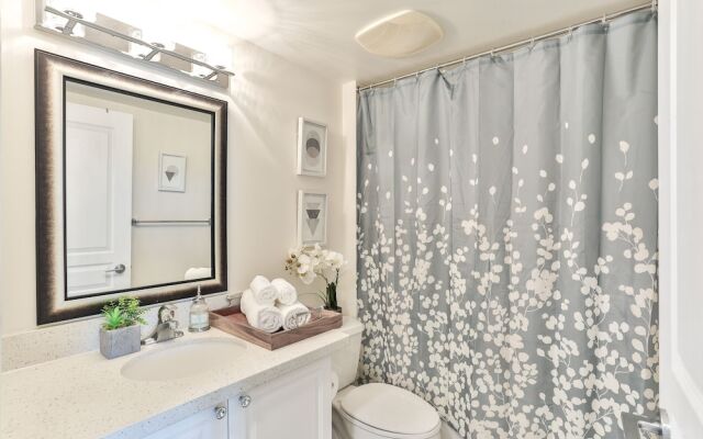 Lively Urban Condo in Old Toronto