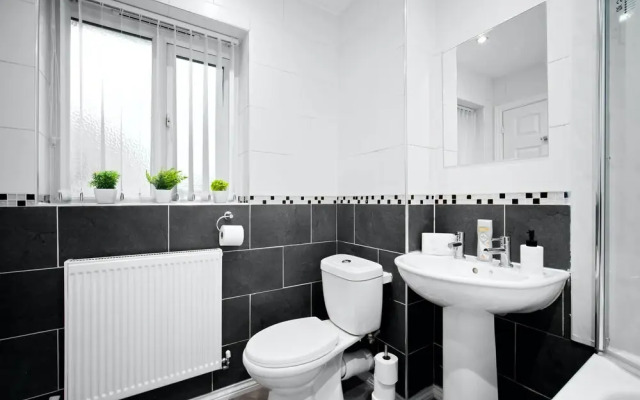Tipton Escape Haven - 3 Bed House