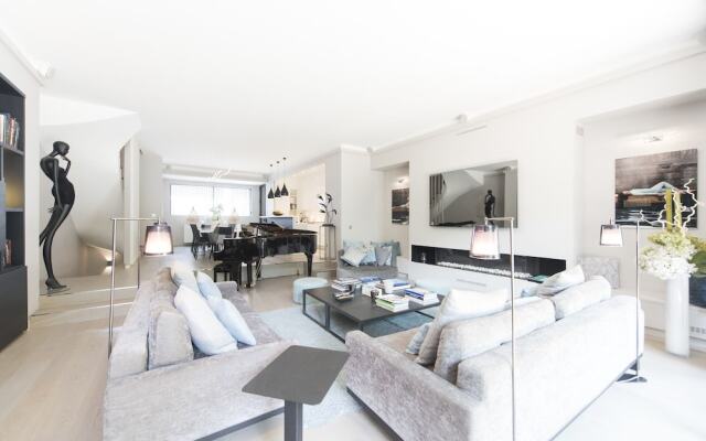 Grand Design on Ile Saint Germain