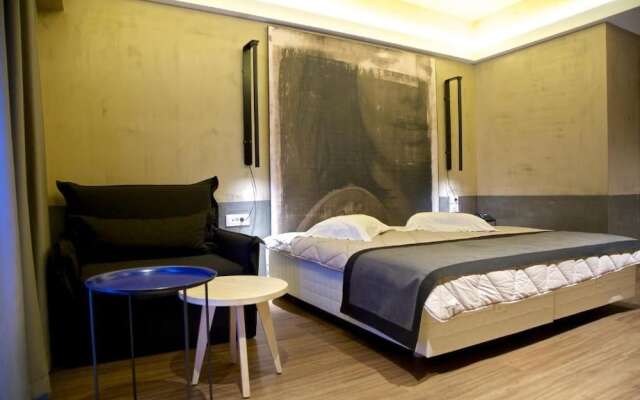 Adonis City Hotel