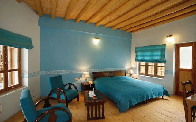 Lha - Ri - Sa Resort