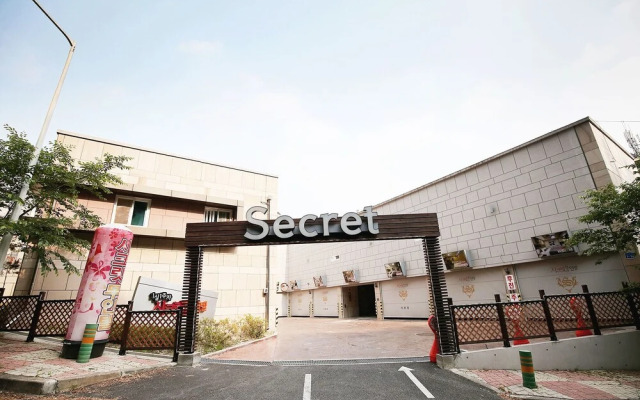 Secret Hotel