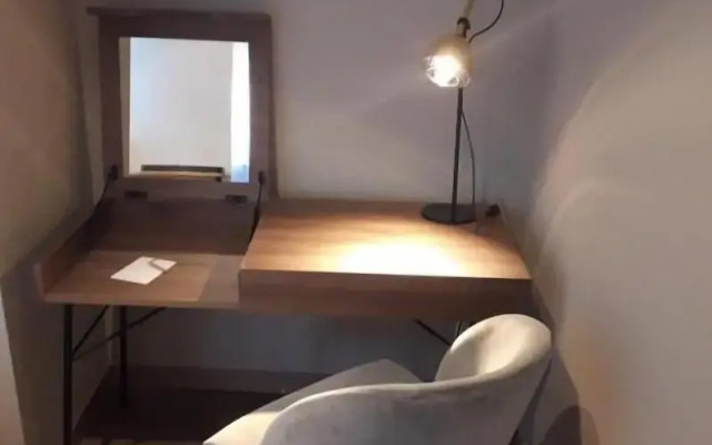 Les Dépendances de Chapeau Cornu