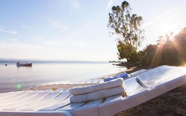 Seafront Luxury Villa w 5-en Suite BR BBQ