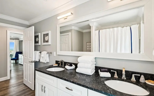 Sandpiper Cove 1115 3 Bedroom Condo by RedAwning