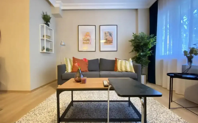 Missafir Chic Flat Near Shopping Malls in Sisli