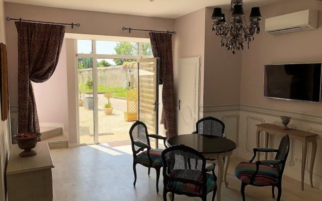 Cottage du chateau for 4 people – 90 m²- 2 bedrooms – 2 bathrooms – pool