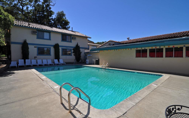 Marinwood Inn & Suites