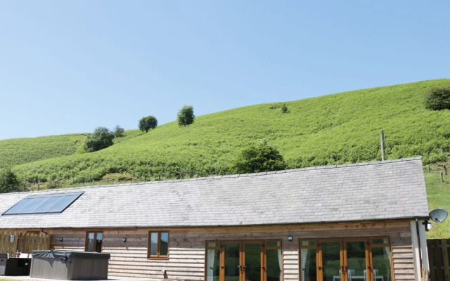 2 Beacon View Barn