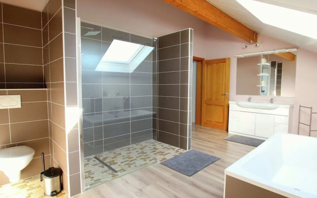 Classy Holiday Home in Martilly with Hot Tub