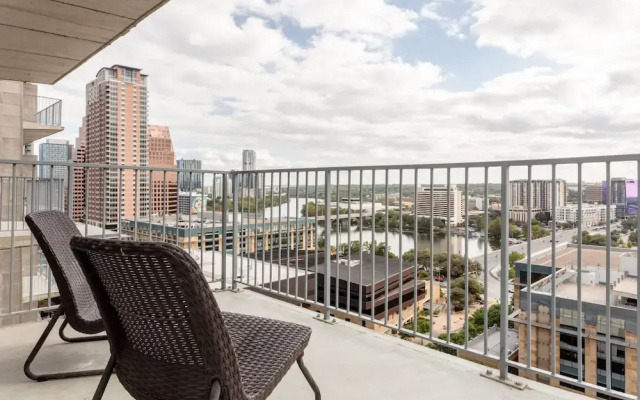 Austin Vibrant 1BD 1BA Apartment