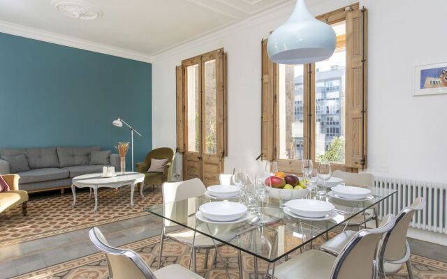 Spacious and luminous flat with balcony