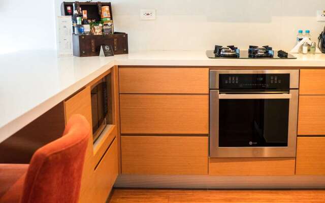 93 Luxury Suites & Residences