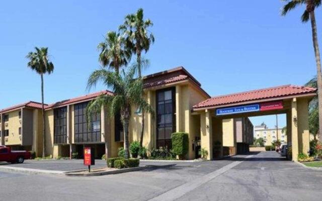 California Inn and Suites Bakersfield