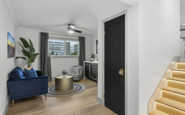 Valley View Chic Home w Backyard Oasis