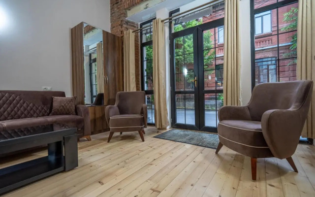 Geqor's Apartment