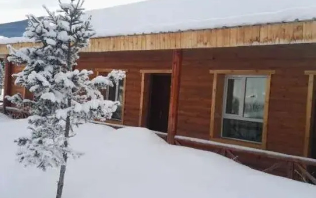 Kanas Moon Bay No.1 Mountain Villa
