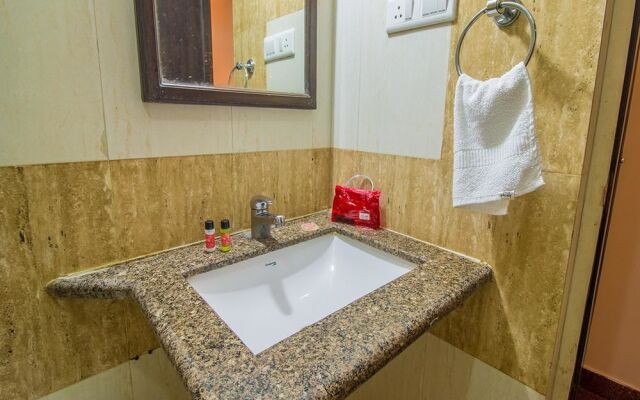 OYO 1919 Hotel Monarch Regency