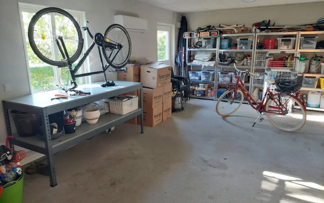 Johnnys Bed & Breakfast