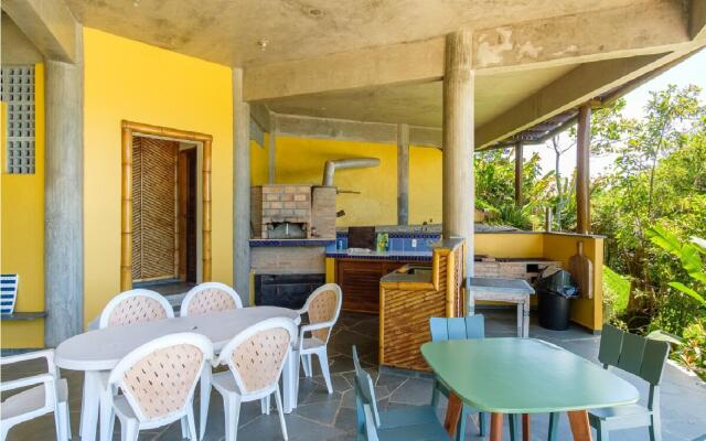 Pineapples Ubatuba | Mansion overlooking the sea