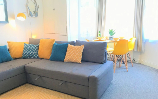 Grafton Seaside Apartment With Parking