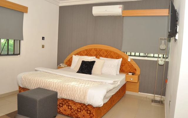 Ne-Yo Hotel and Suites