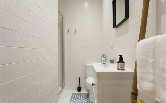 Modern New Studio in City Center- Yellow