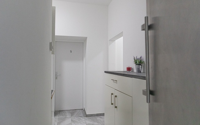 Enkplatz U3- Affordable 5BR shared Apt.
