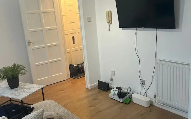 Enchanting Enfield Studio Free Parking