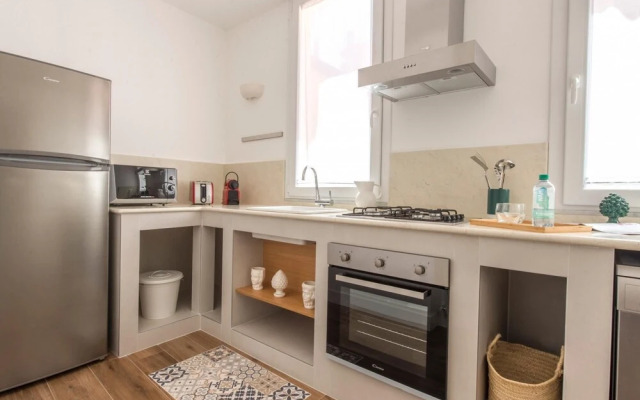 Le Niche Holiday Home With Balcony