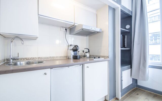 Luxury Apartment in Paris-Champs Elysées