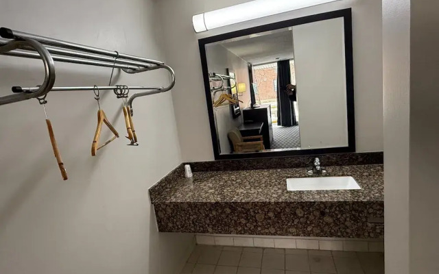 Fort York Motel