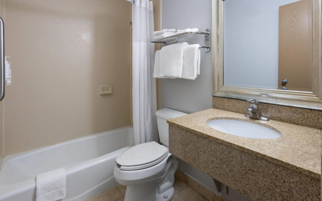 Super 8 by Wyndham Latham/Albany Airport