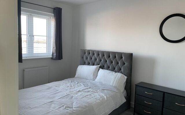 Impeccable 3-bed House in Northampton