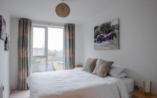 Cosy 1 Bedroom South West London Apartment by River