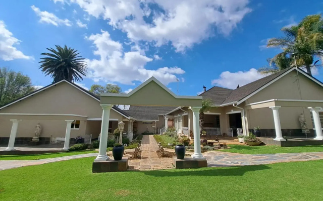 Longtom Farm Guest House