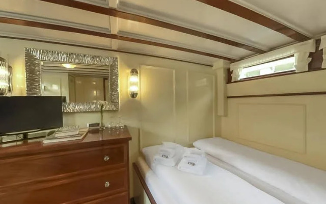 Hotelschiff Nedeva Bremen