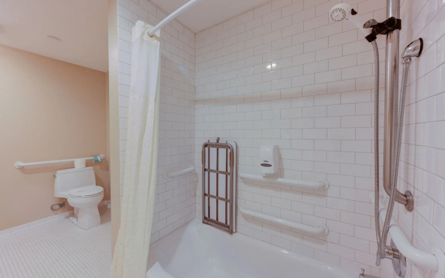 Gaslamp Plaza Suites