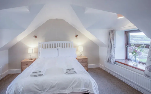 Stormy Castle - 6 Bedroom - Llangenith