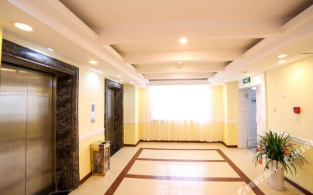 Home Inn (Dangyang Huancheng East Road Sport Center)
