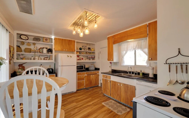 Walk to Downtown: Eclectic Murphys Home w/ Decks!