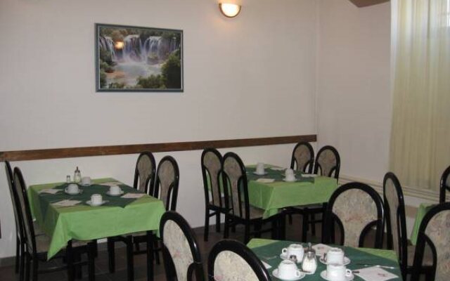 Veli Joze Hotel